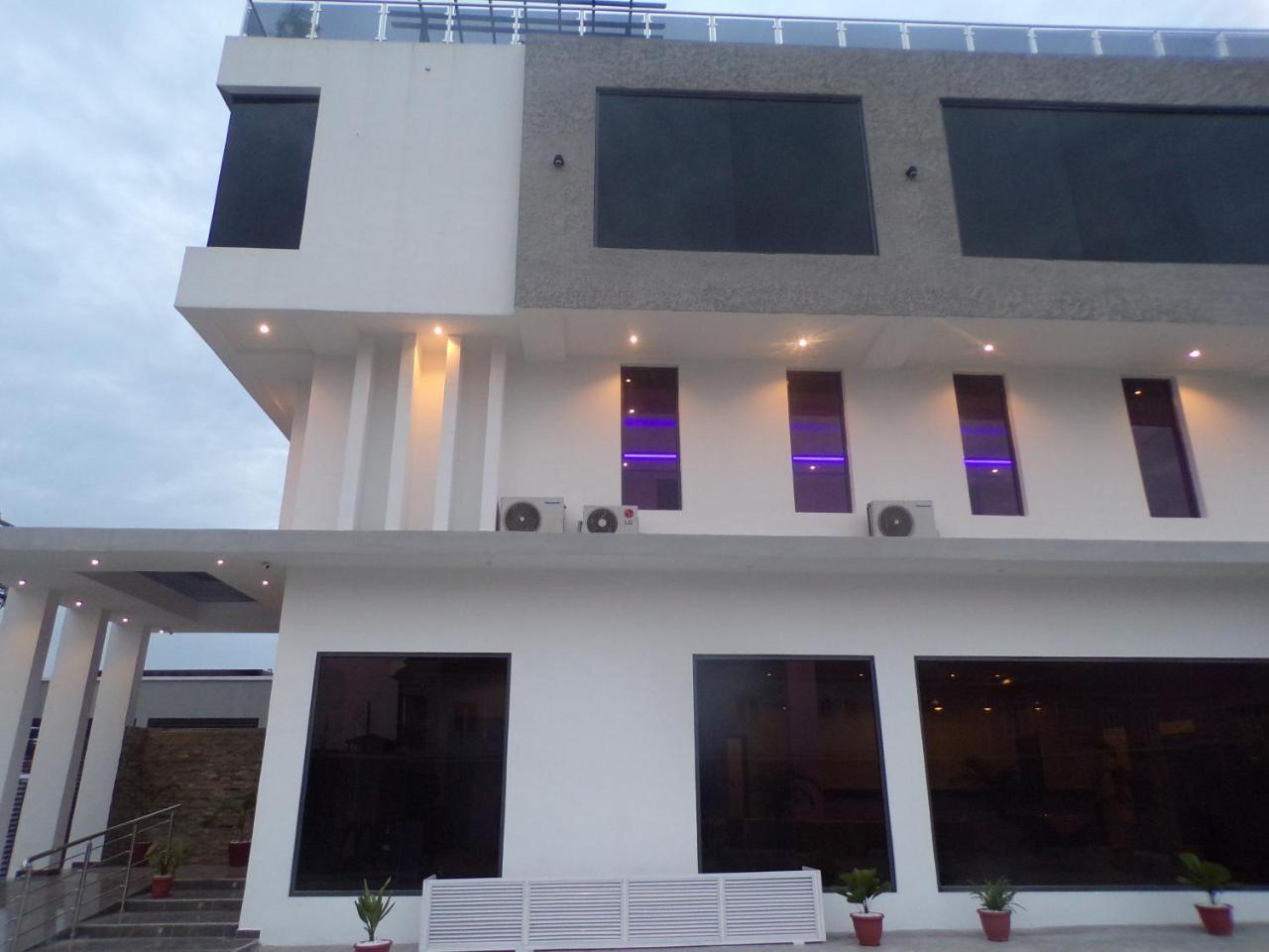 The Mayhill Lekki Bagian luar foto